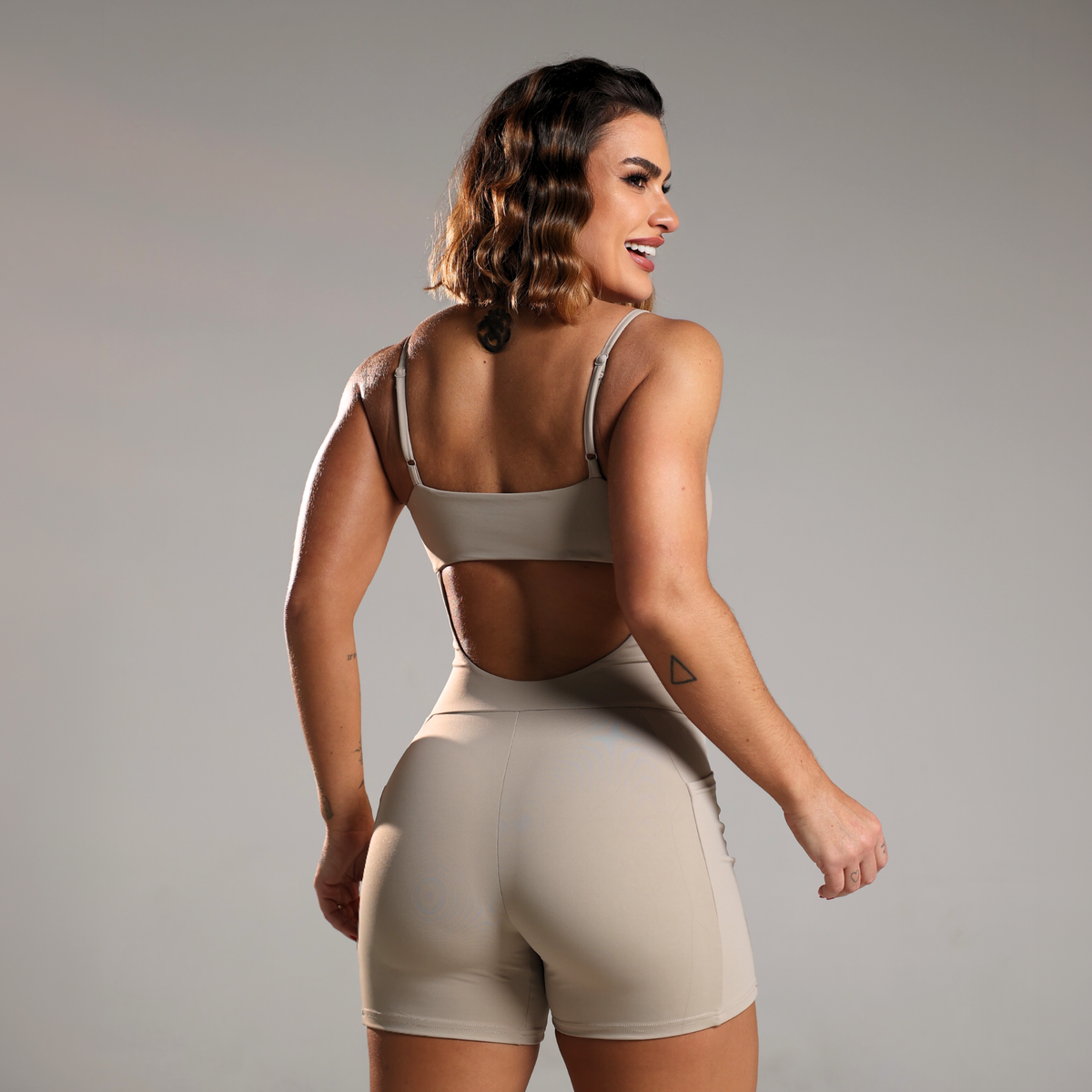 Macaquinho Open Back SOLARA™